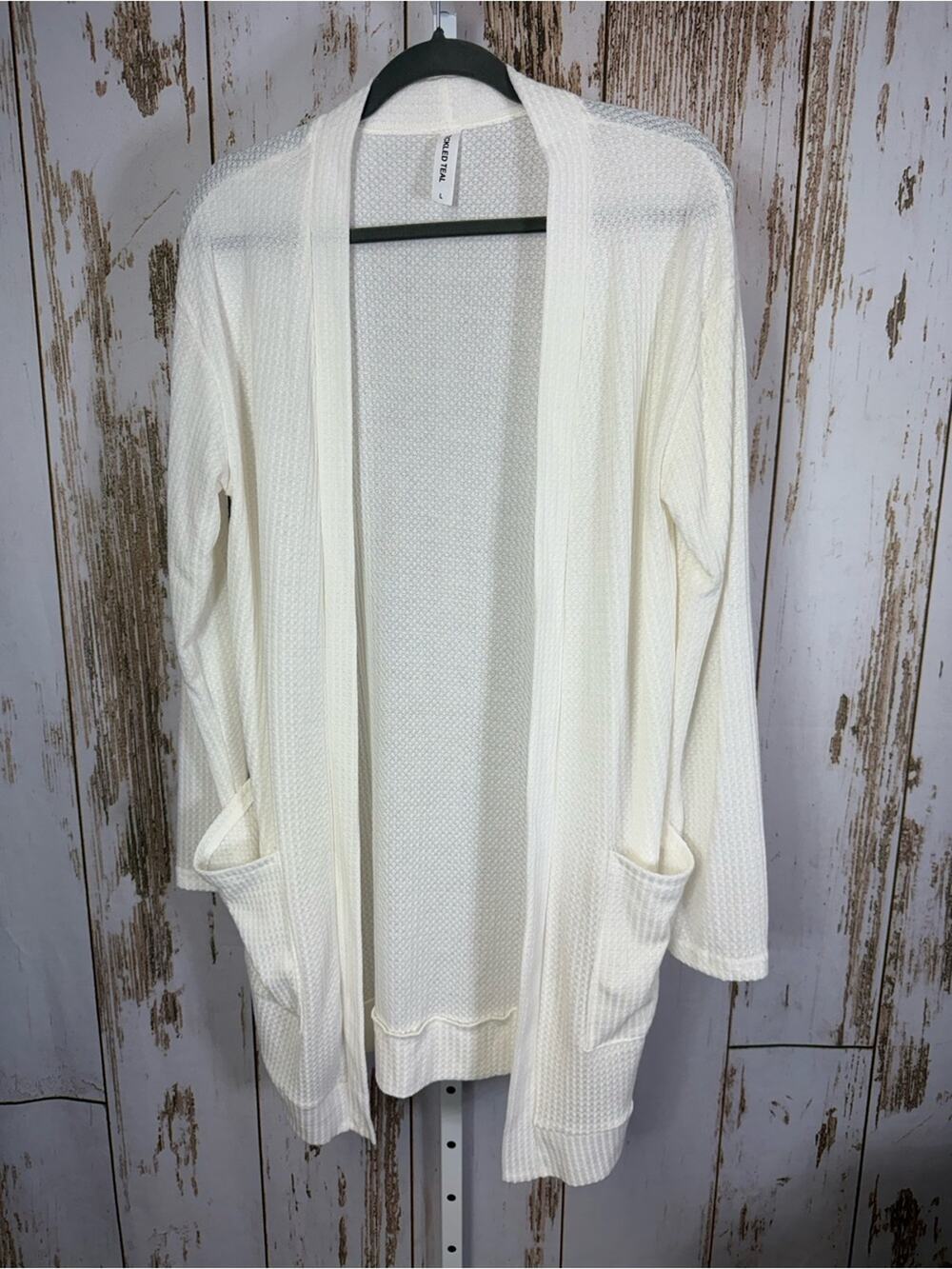 Tickled Teal, White Tunic Length Knit Cardigan. Size Large. Pristine condition!